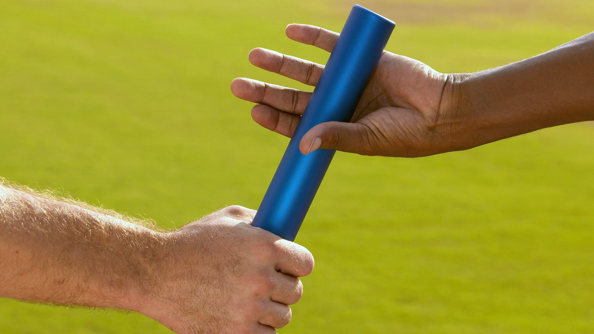 开云注册-运动员签名会热情高涨，粉丝狂欢，运动员亲笔签名