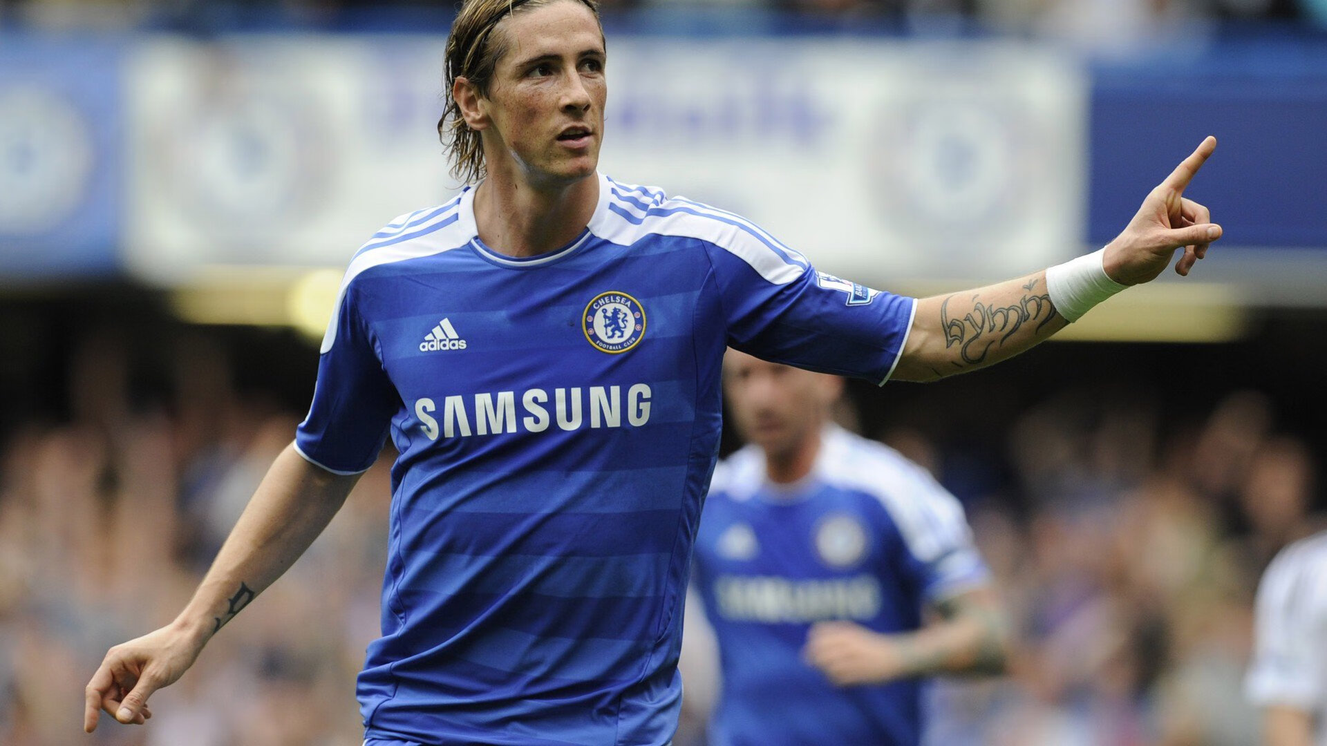 开云注册-运动员签名会热情高涨，粉丝狂欢，运动员亲笔签名